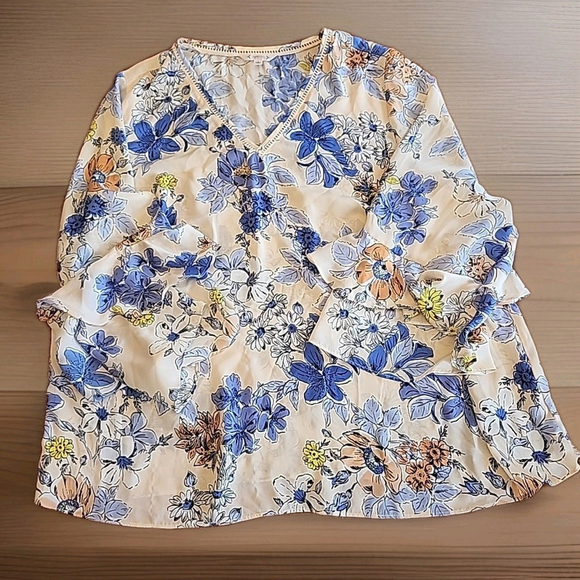 Nanette Lepore Tops - Nanette Lepore Women's Floral Print Bell Sleeve Blouse Size 2 B2